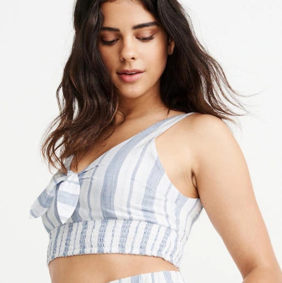 Abercrombie & Fitch Tops - Abercrombie & Fitch tie front crop top XL